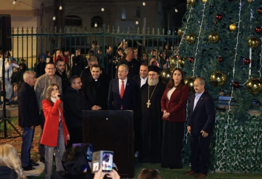 إضاءة شجرة الميلاد في طرعان 